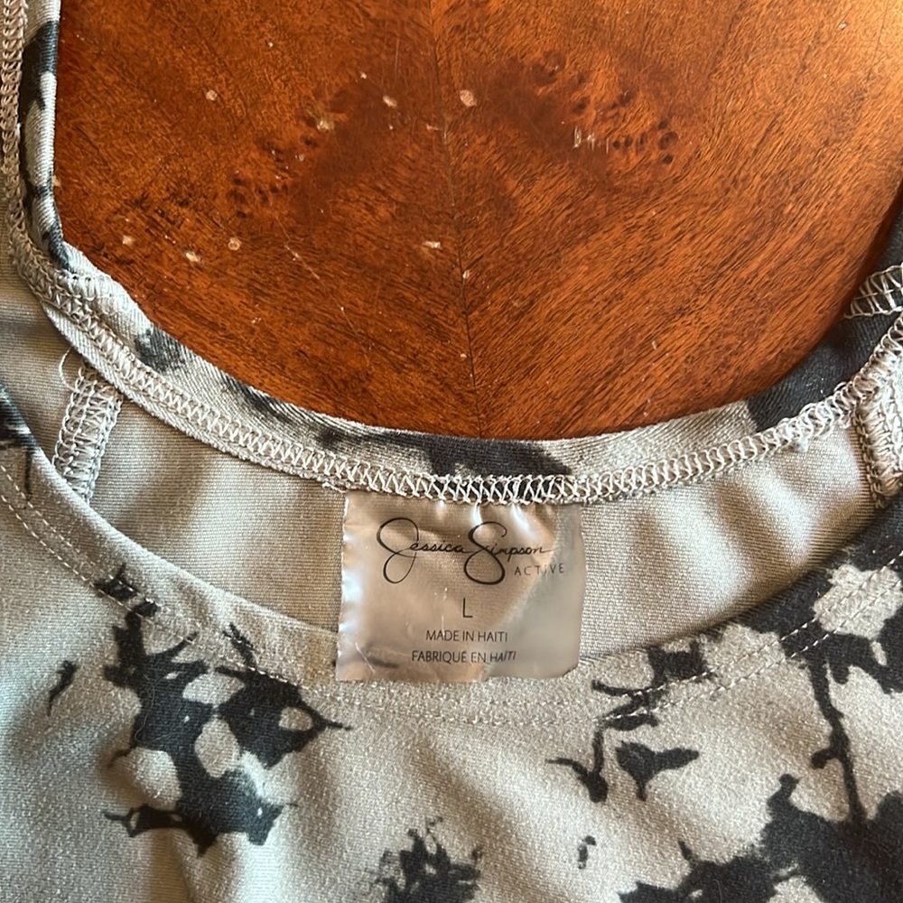 Jessica Simpson Active wear Cropped Tank - Picture 3 of 3